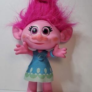 DreamWorks Trolls Hug Time Harmony Poppy Talks and Sings